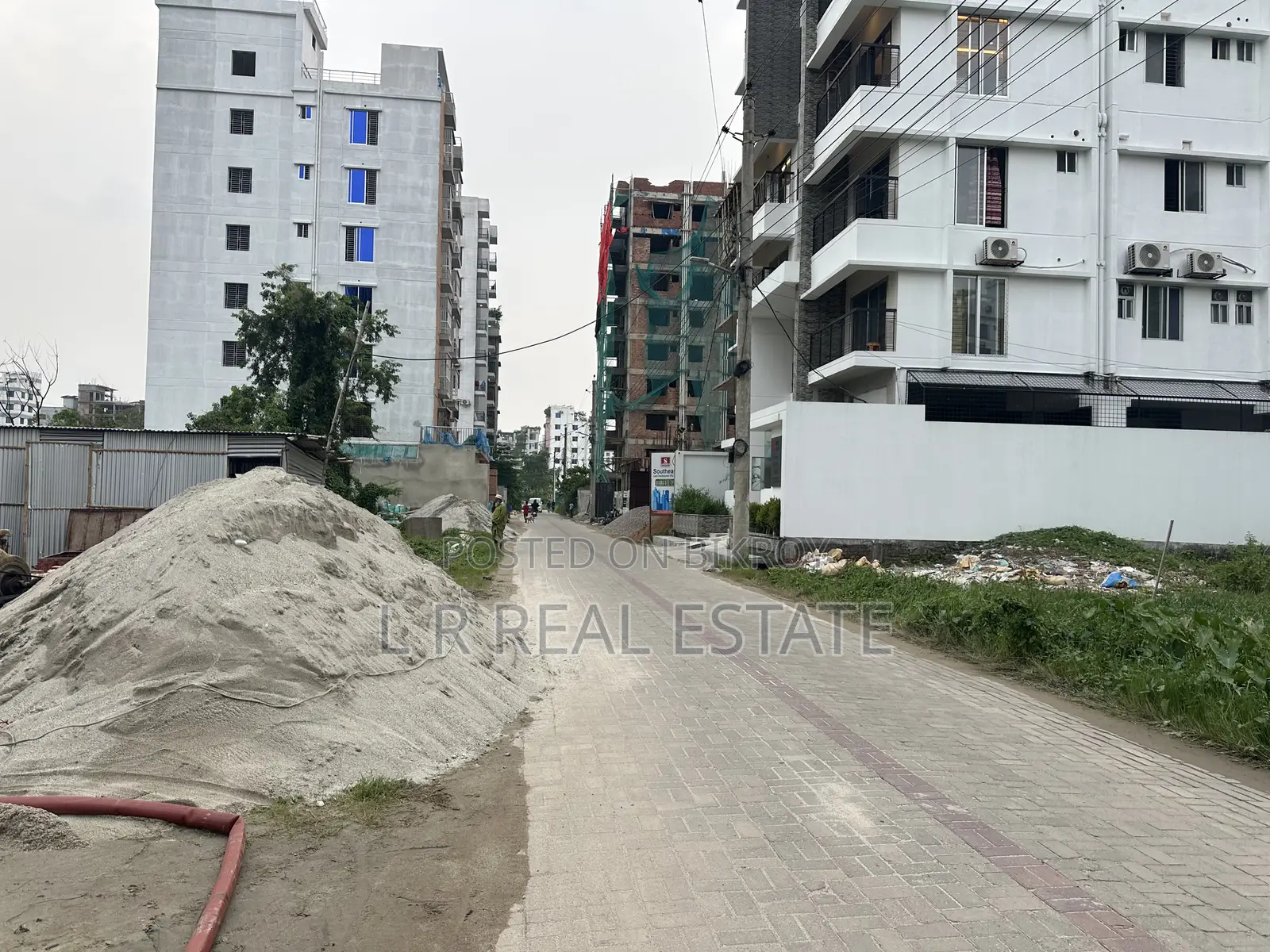Block-L, 4-Katha, Excellent Plot for Sale in Bashundhara in Bashundhara City