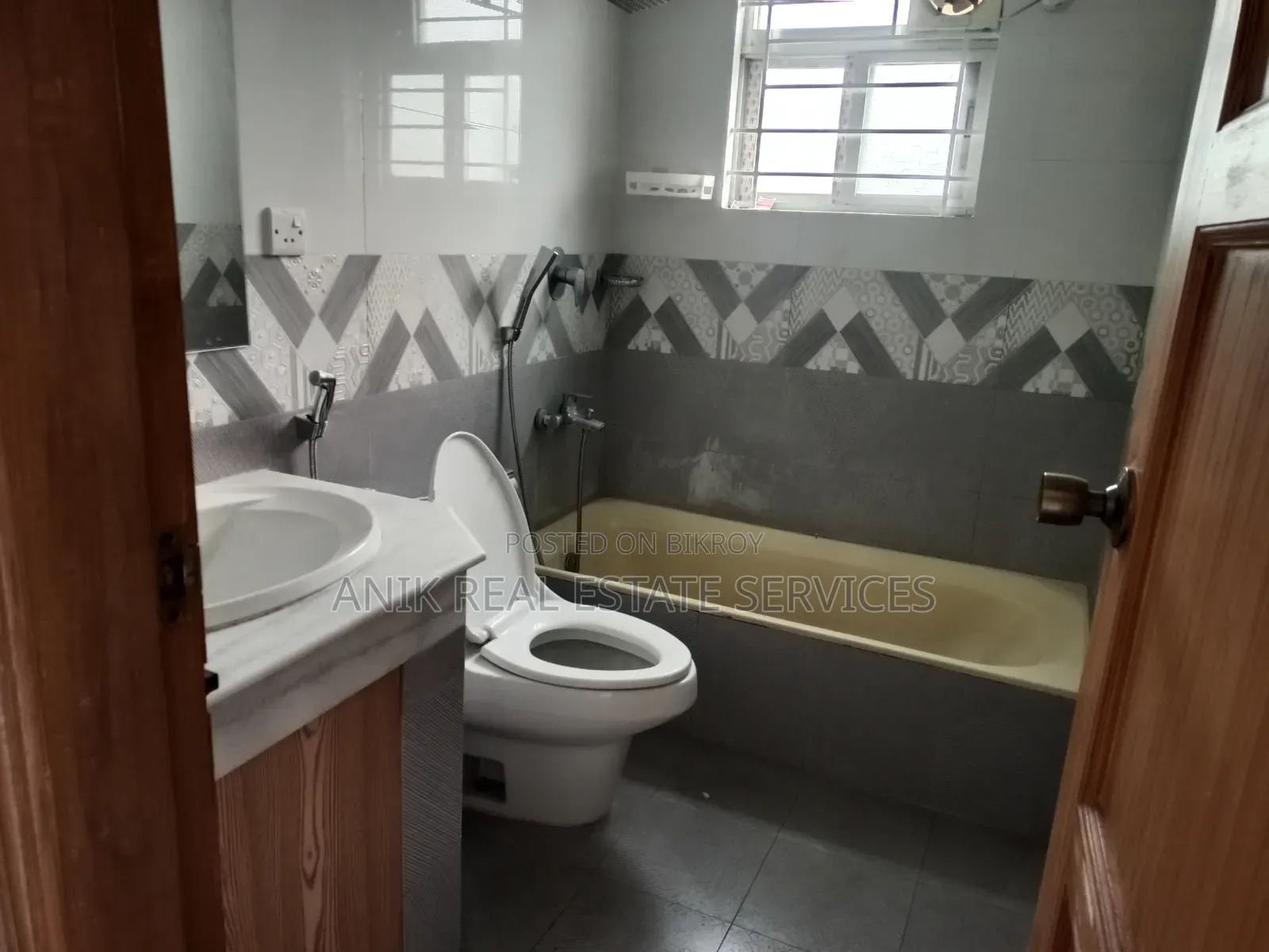 4-bedroom Apartment in Anik Real Estate, Gulshan for Rent in Gulshan