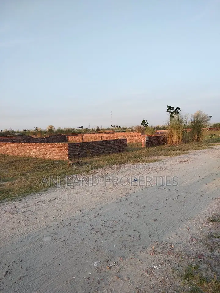 South-facing 5-katha plot for sale in M-Block, urgent in Basundhara