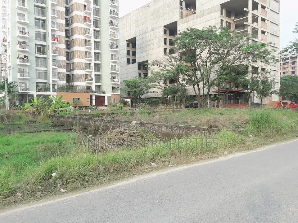 E-Block South Corner 5-Katha Plot Sale in Basundhara