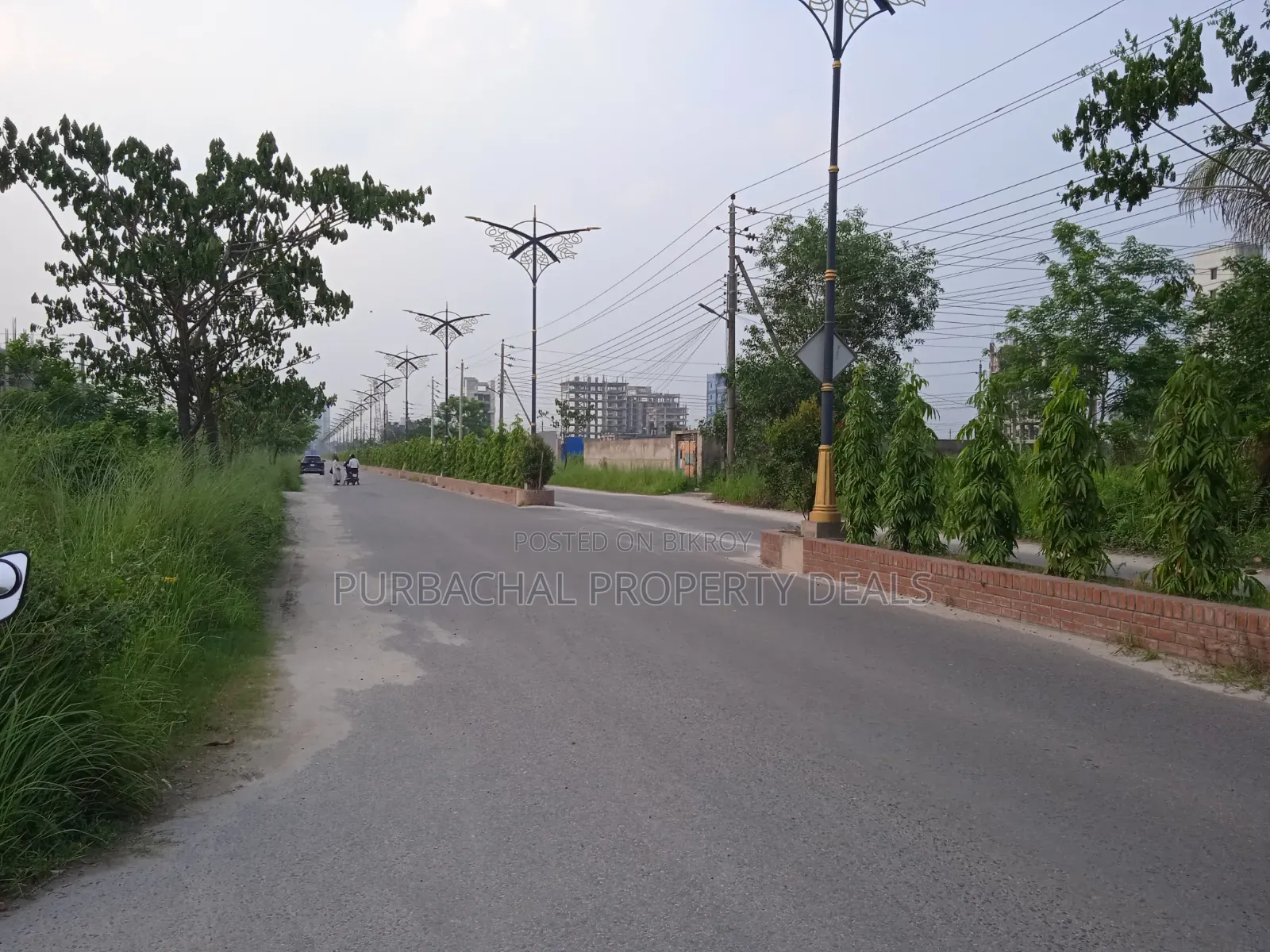 20 Katha South-facing Boundary-walled Plot for Sale in Bashundhara Block N in Basundhara