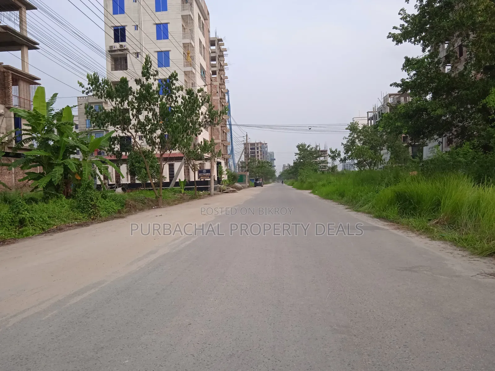 20 Katha South-facing Boundary-walled Plot for Sale in Bashundhara Block N in Basundhara