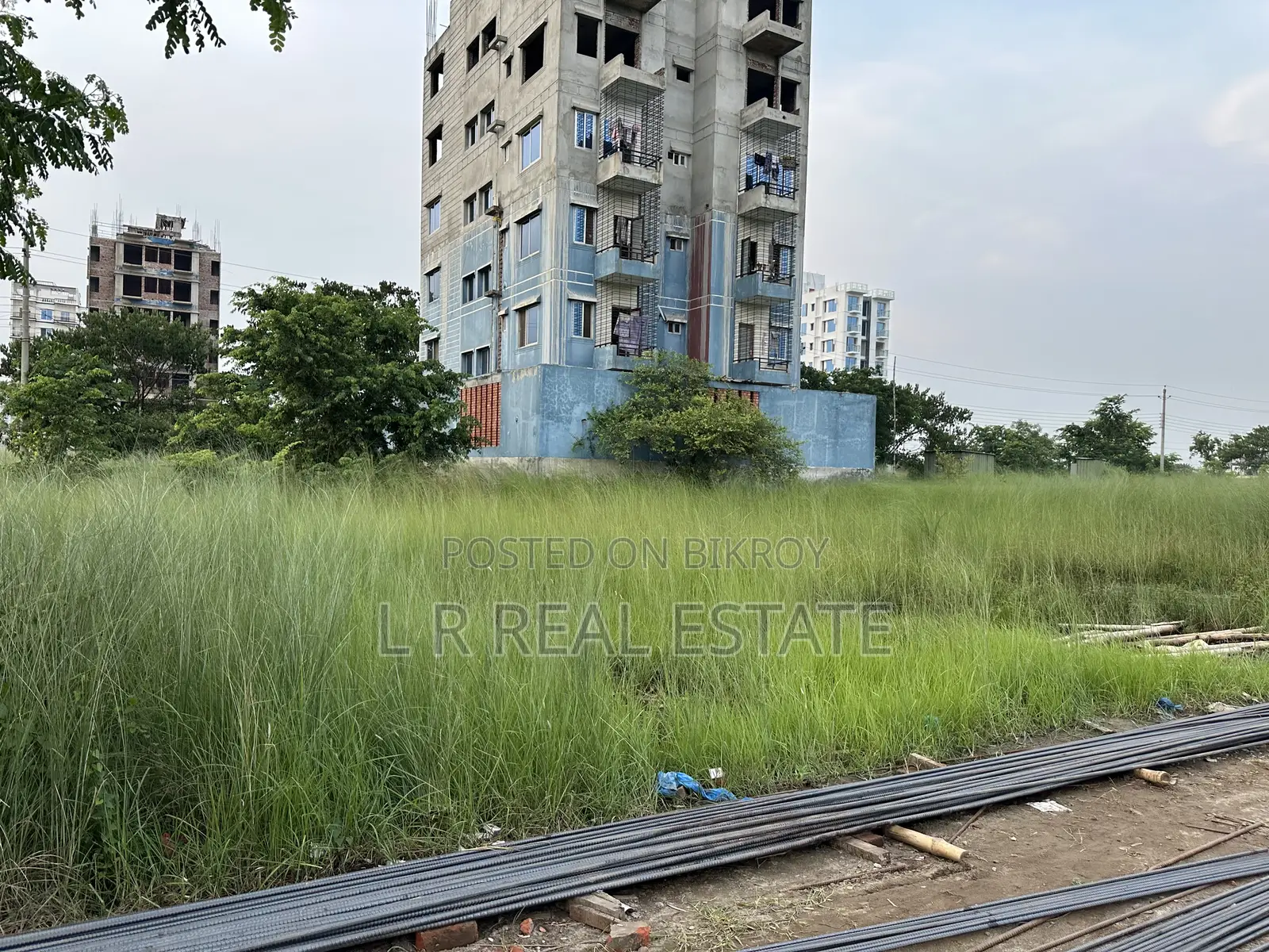 Block-N, 4-Katha, South-Facing Plot Urgent Sell, Bashundhara R/A in Bashundhara City