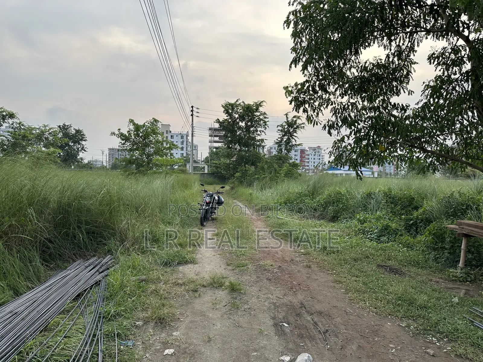 Block-N, 4-Katha, South-Facing Plot Urgent Sell, Bashundhara R/A in Bashundhara City