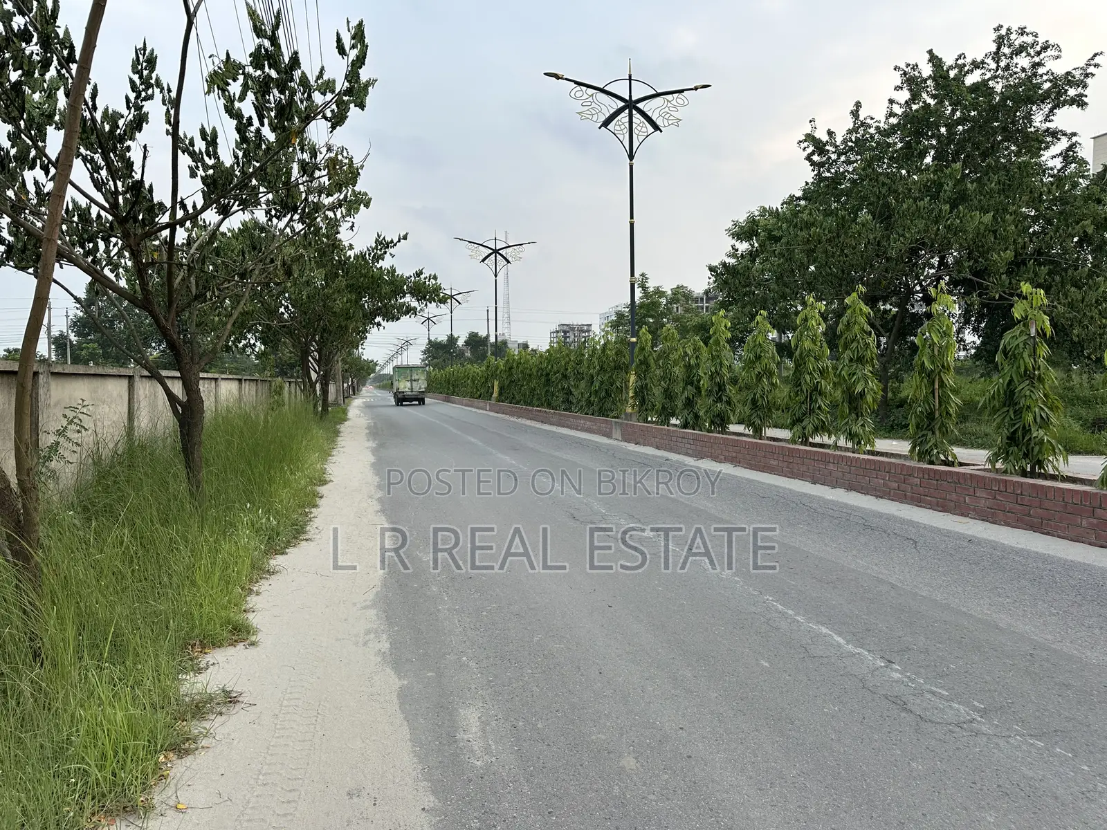 Block-N, 4-Katha, South-Facing Plot Urgent Sell, Bashundhara R/A in Bashundhara City