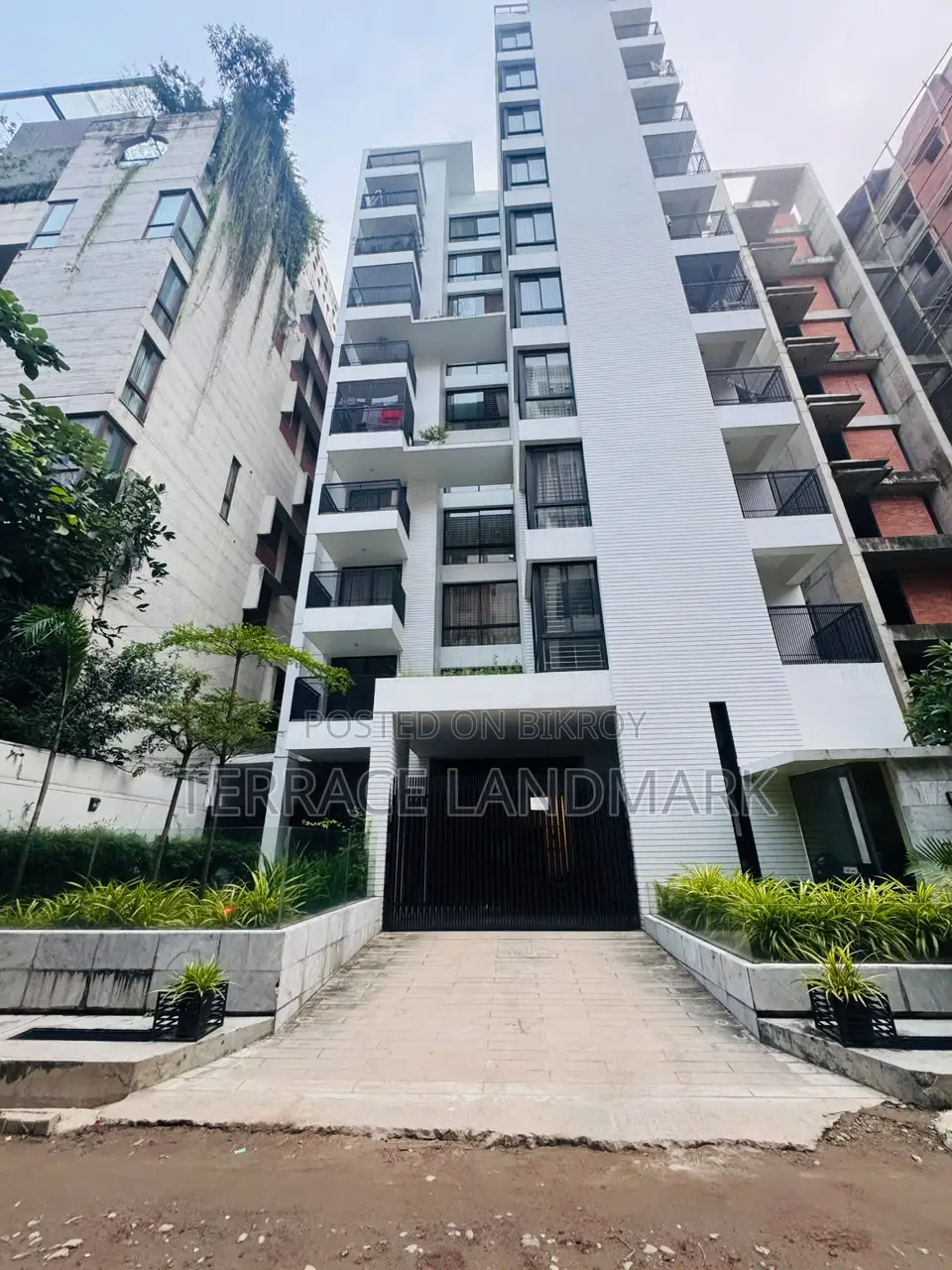 4-bedroom Apartment in Basundhara for Sale in Basundhara