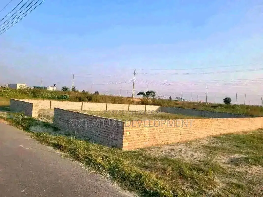 P- Block//3 Katha//Southface//Near of Bashundhara Community Park in Basundhara