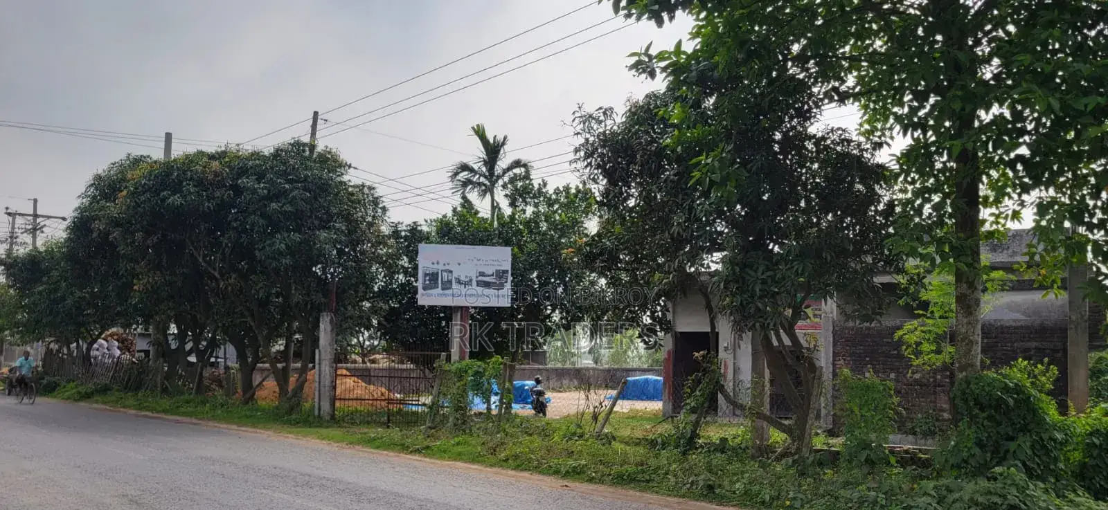 Land for sale next to the main road in a prime location in the city in Fulbari