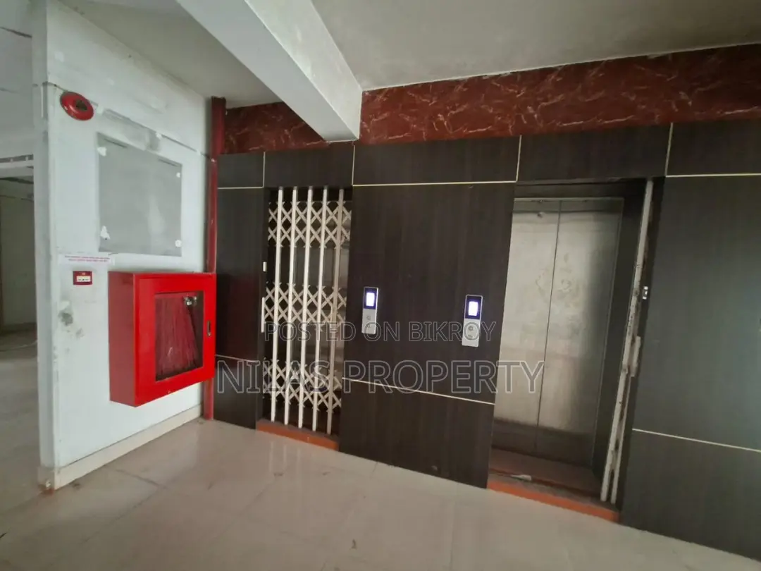 Gym/Diagnostic Center/Office 12000 SFT Commercial Space Rent in Dhanmondi