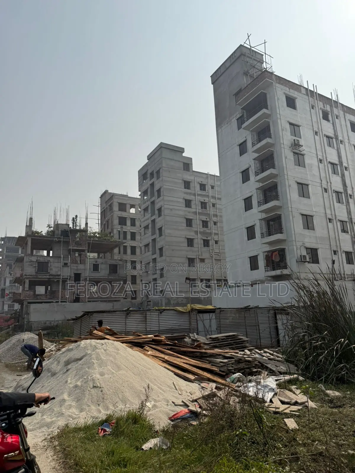 Boundary Wall-Plot Block M, 3 Katha, Urgent Sale in Bashundhara in Basundhara