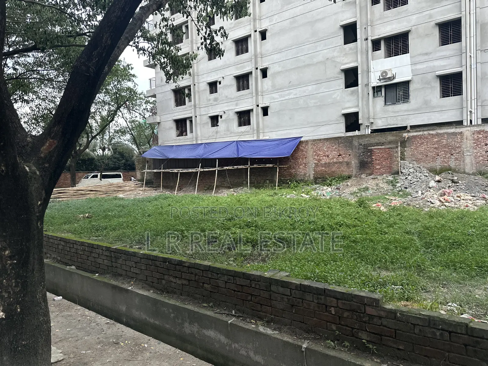 Block-I, 10-Katha, 40' 40' Road Corner Plot Sell Bashundhara R/A in Bashundhara City