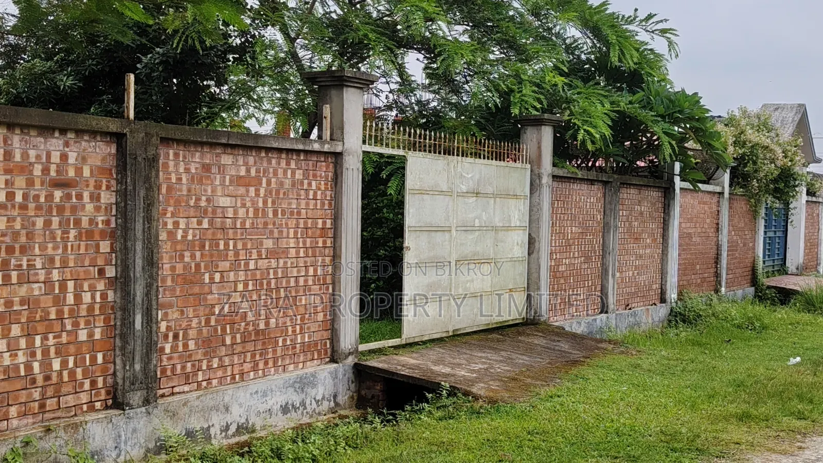 Low budget plot in Sector 28. South-facing 3 Katha. in Purbachal