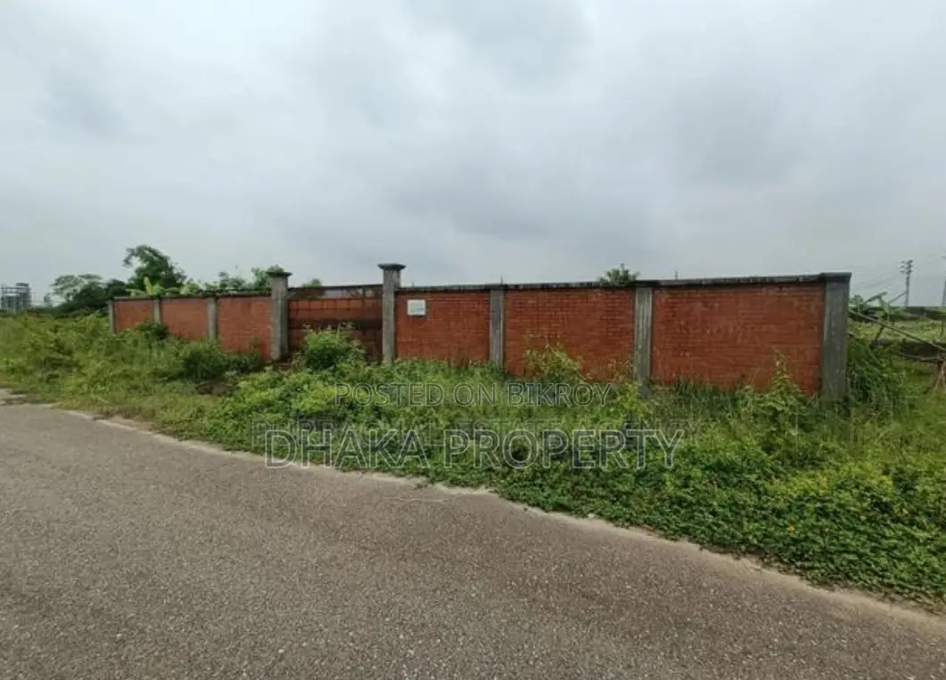 300ft Expressway 5 Katha Lake West at Sector-11 in Purbachal