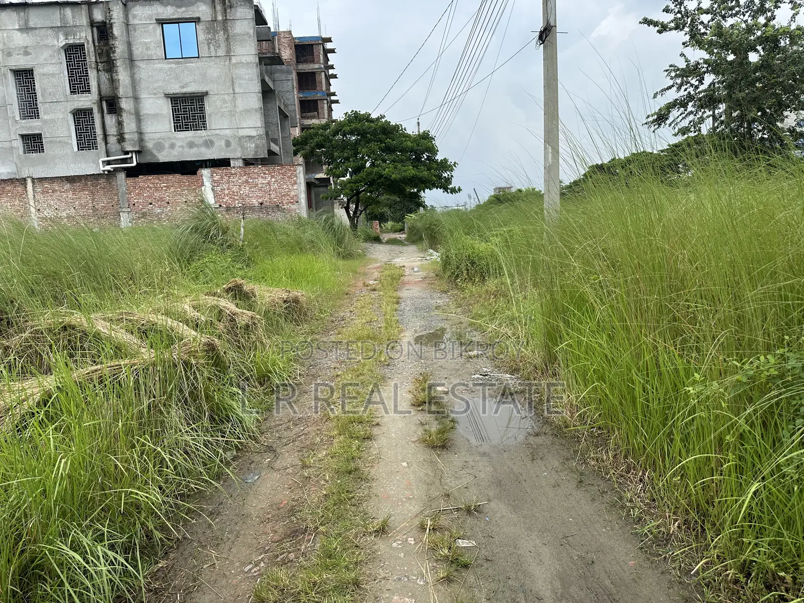 Block-N, 4-Katha, South-Face, Near-200' Road 3rd Plot, Bashundhara in Basundhara