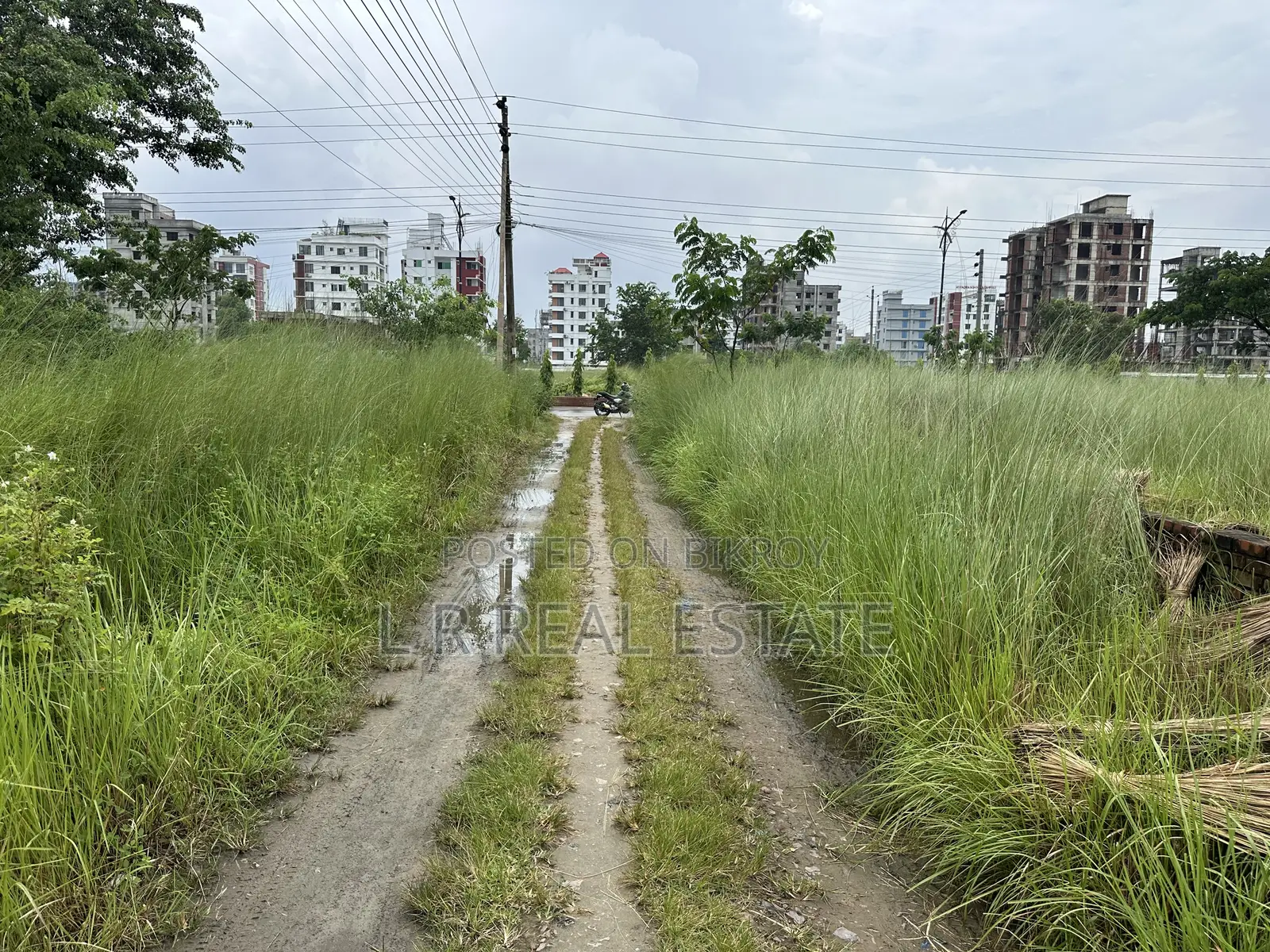Block-N, 4-Katha, South-Face, Near-200' Road 3rd Plot, Bashundhara in Basundhara