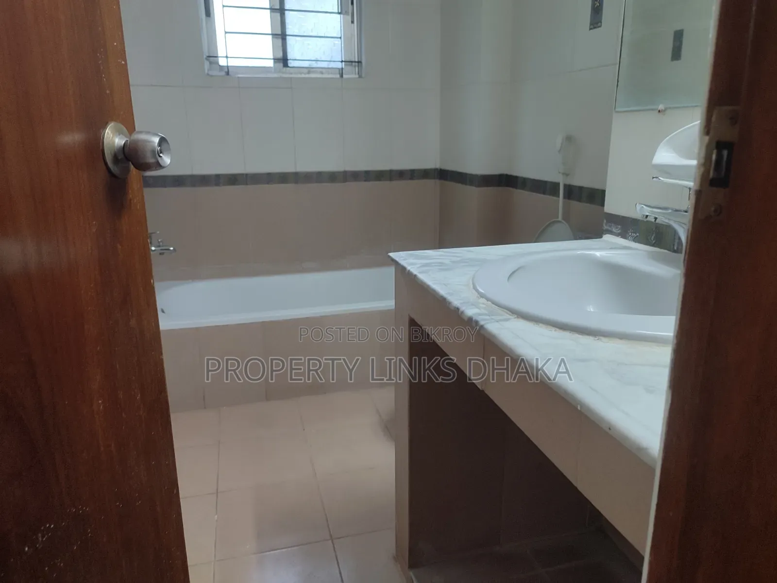 3bdrm Apartment in Baridhara for Rent in Baridhara