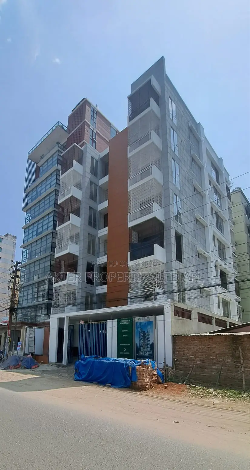 5-Bedroom Apartment in Aftab Nagar for Sale in Aftab Nagar