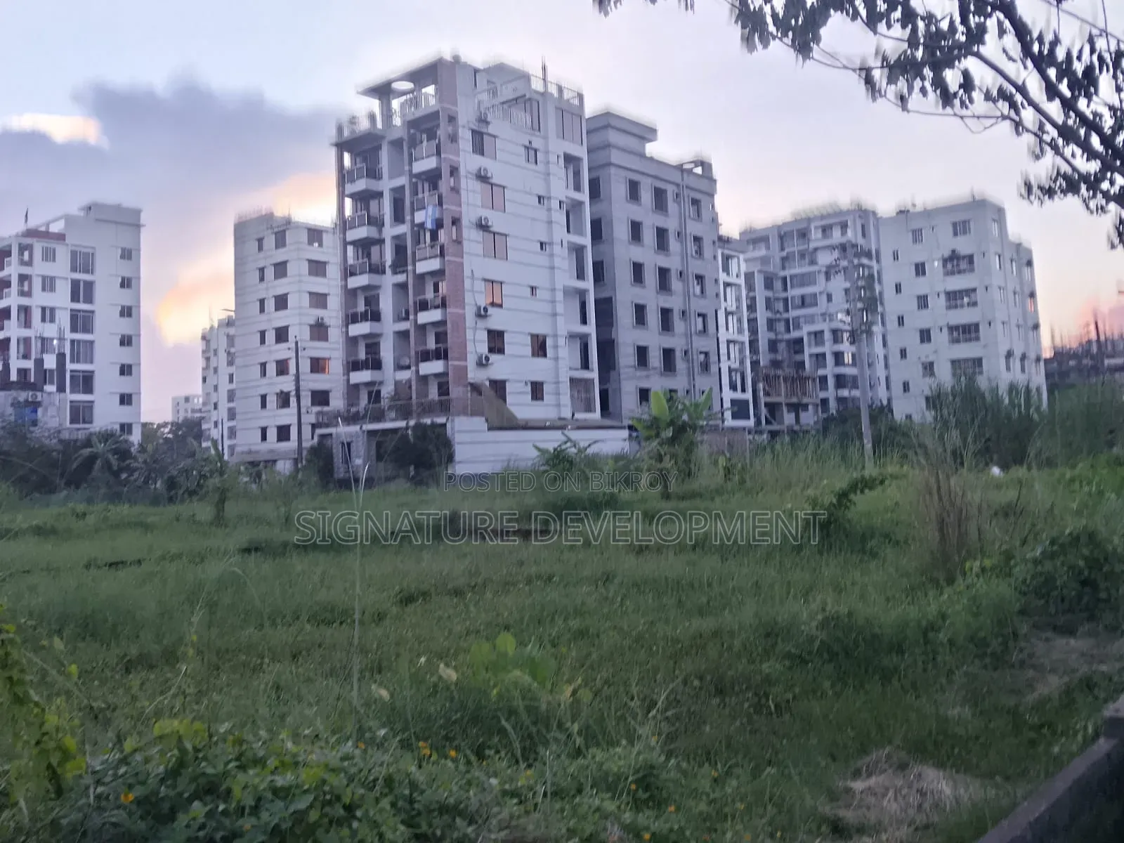 N-Block||18 Katha||Near 200 Feet||Plot for Sale in Bashundhara R/A in Basundhara