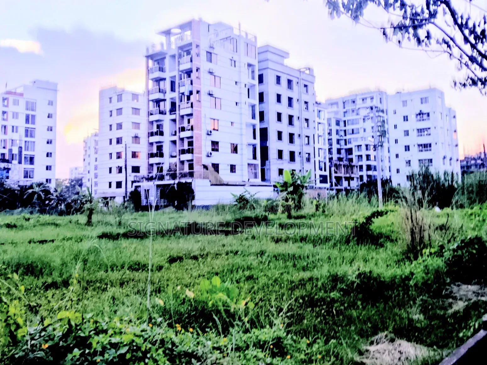 N-Block||18 Katha||Near 200 Feet||Plot for Sale in Bashundhara R/A in Basundhara