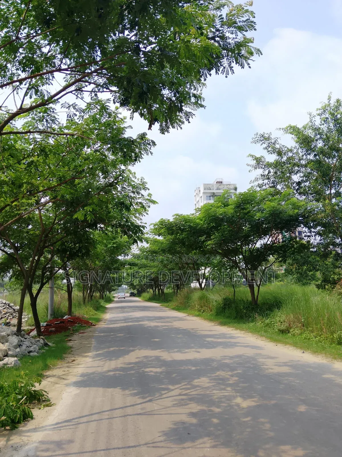 N-Block||18 Katha||Near 200 Feet||Plot for Sale in Bashundhara R/A in Basundhara
