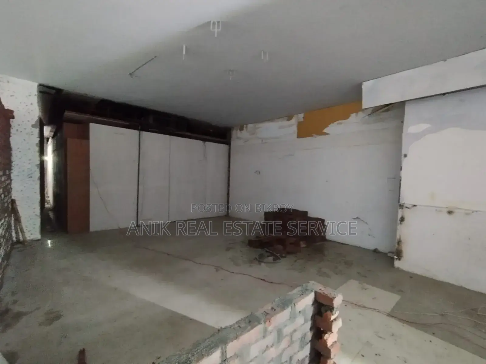 Ground Floor Commercial 2000 SFT Open Space Rent at Gulshan 1 in Gulshan
