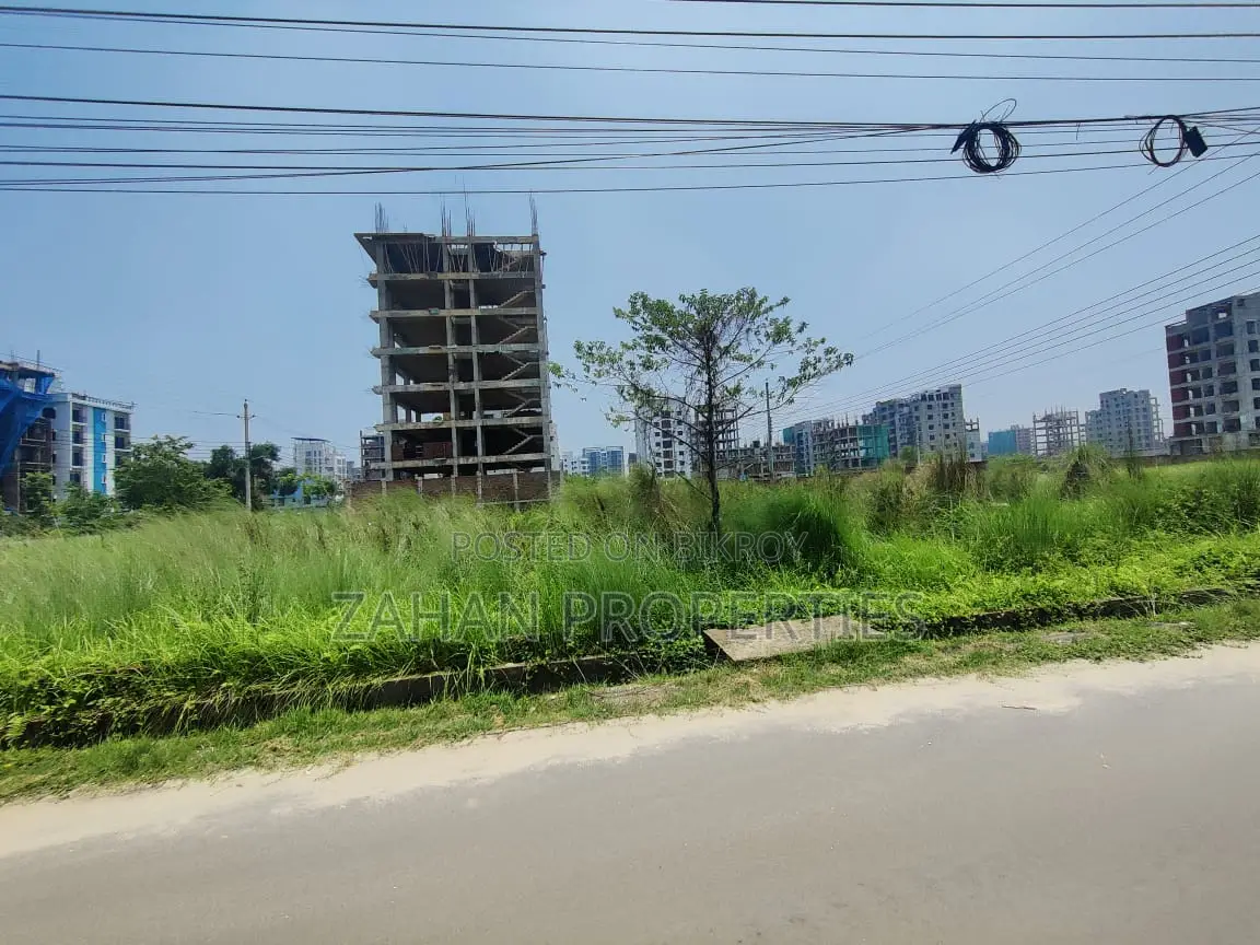 N Block 12 Katha South/North Face Plot Sell Closed 300 Feet in Basundhara