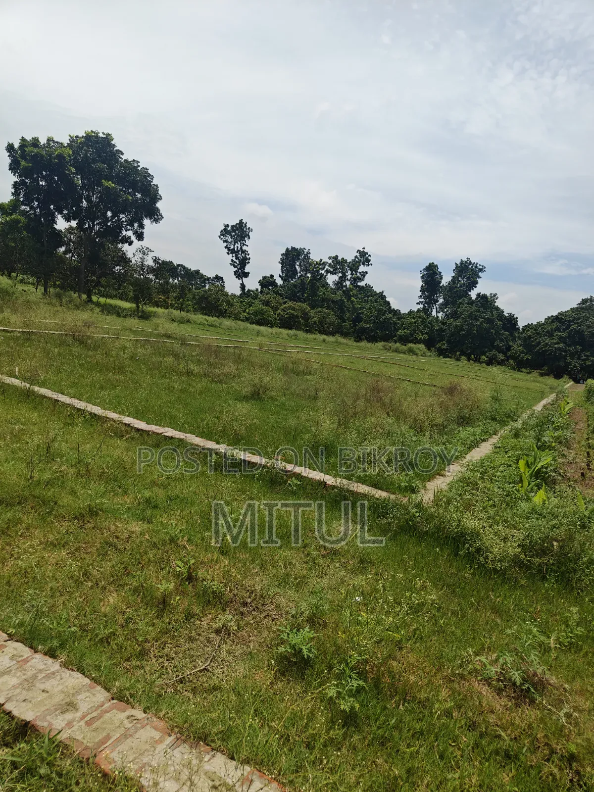 One kilometer west of Rajshahi Airport in Paba
