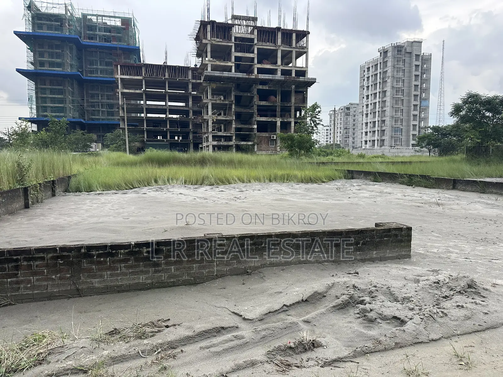 M-Block, 7.5-Katha, South-Facing, Urgent Sale, Bashundhara in Basundhara
