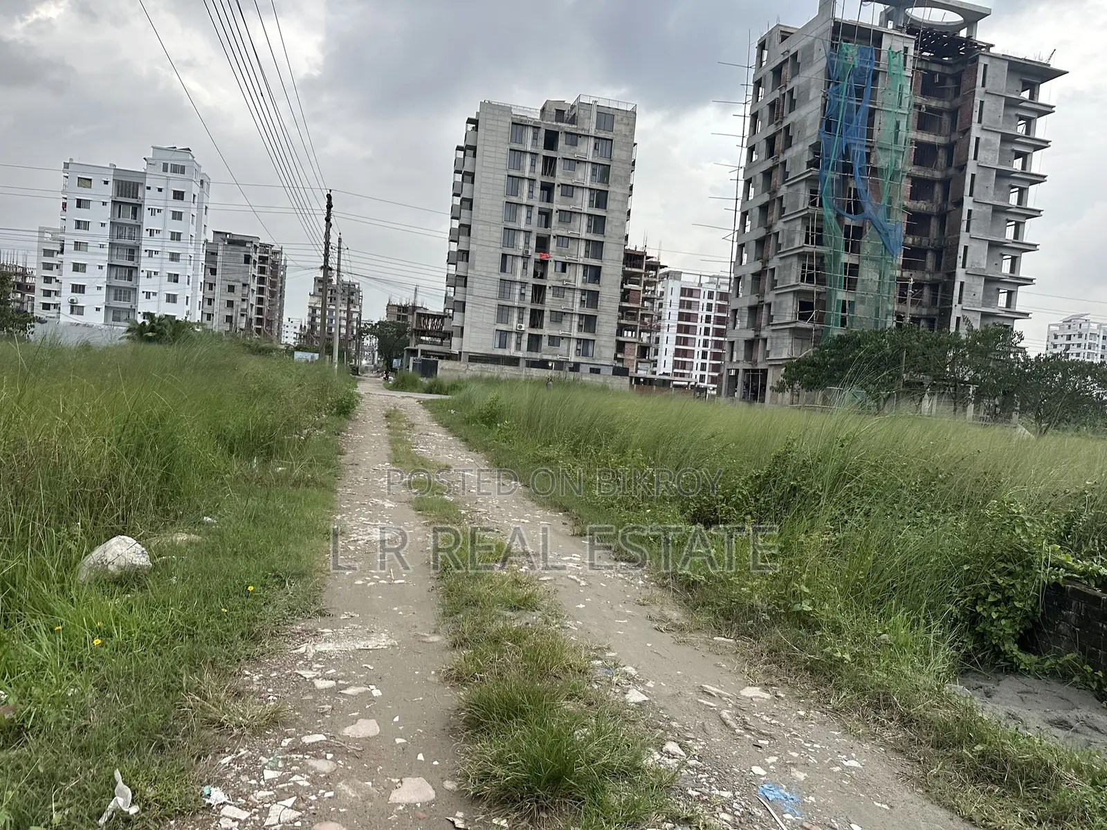 M-Block, 7.5-Katha, South-Facing, Urgent Sale, Bashundhara in Basundhara