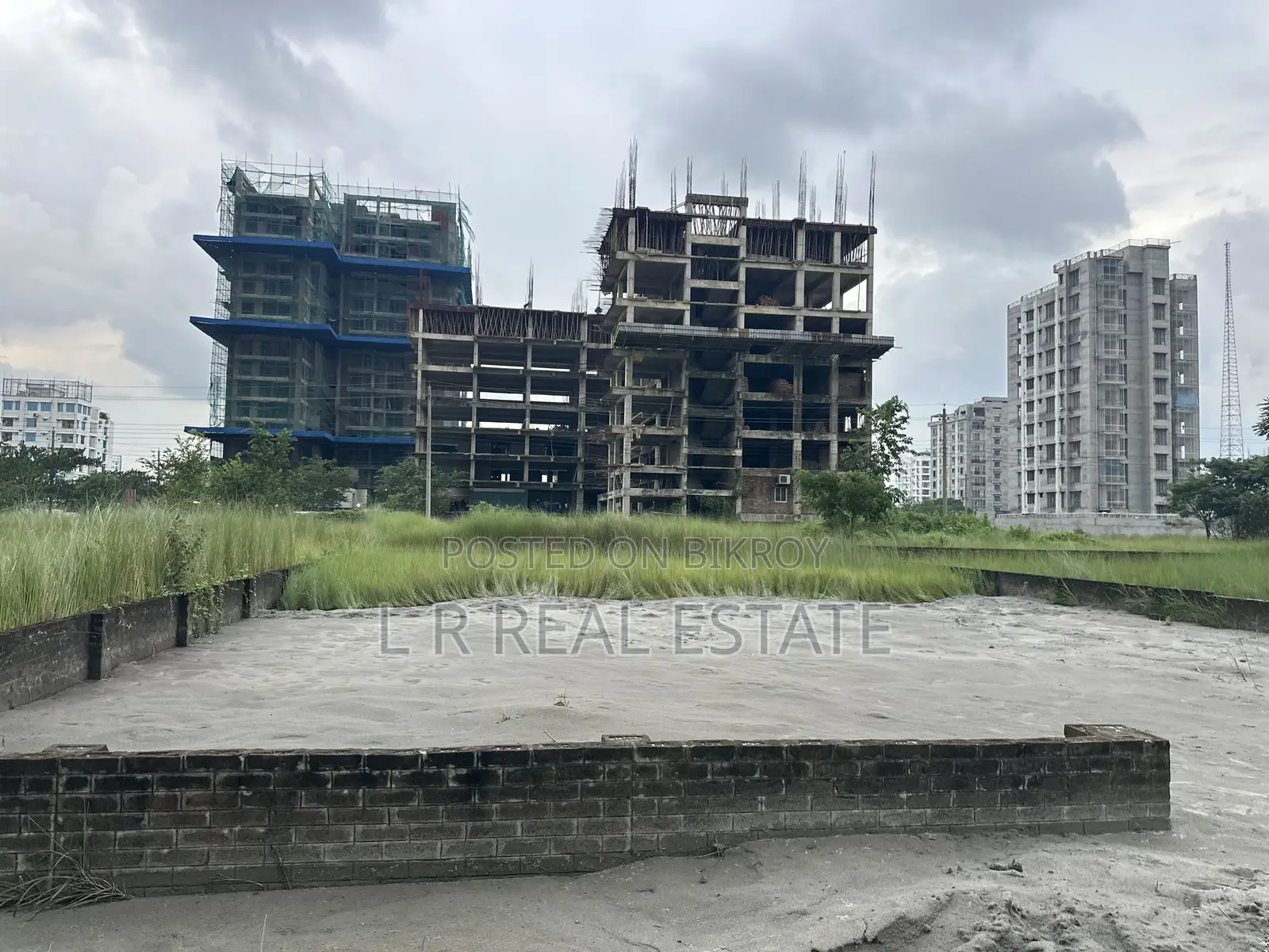 M-Block, 7.5-Katha, South-Facing, Urgent Sale, Bashundhara in Basundhara