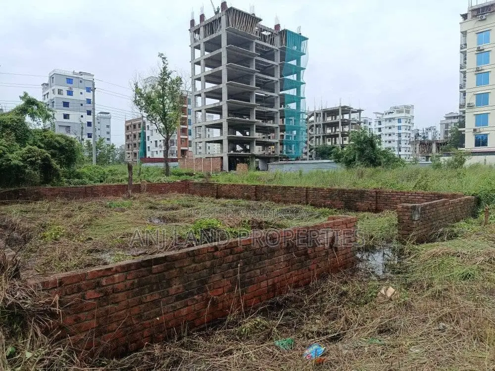 M-Block 3500 Serial South Face Plot Sale Near 300' Road in Basundhara