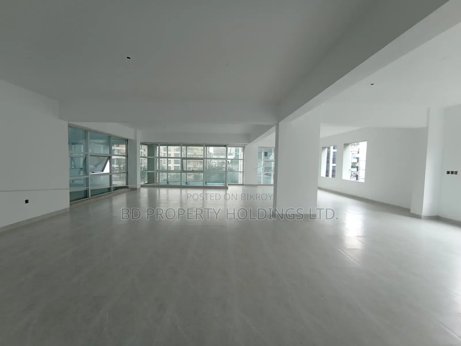 2400 SFT Luxurious Commercial Open Space for Rent in Uttara in Uttara