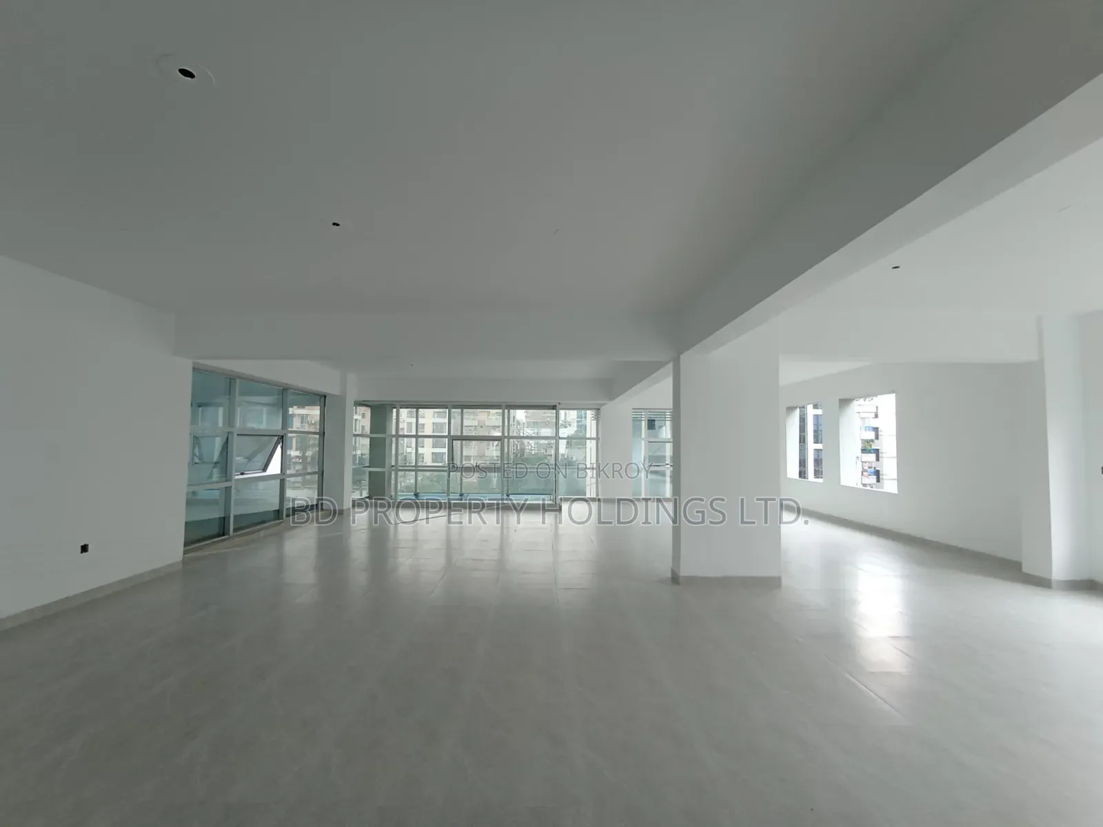 2400 SFT Luxurious Commercial Open Space for Rent in Uttara in Uttara