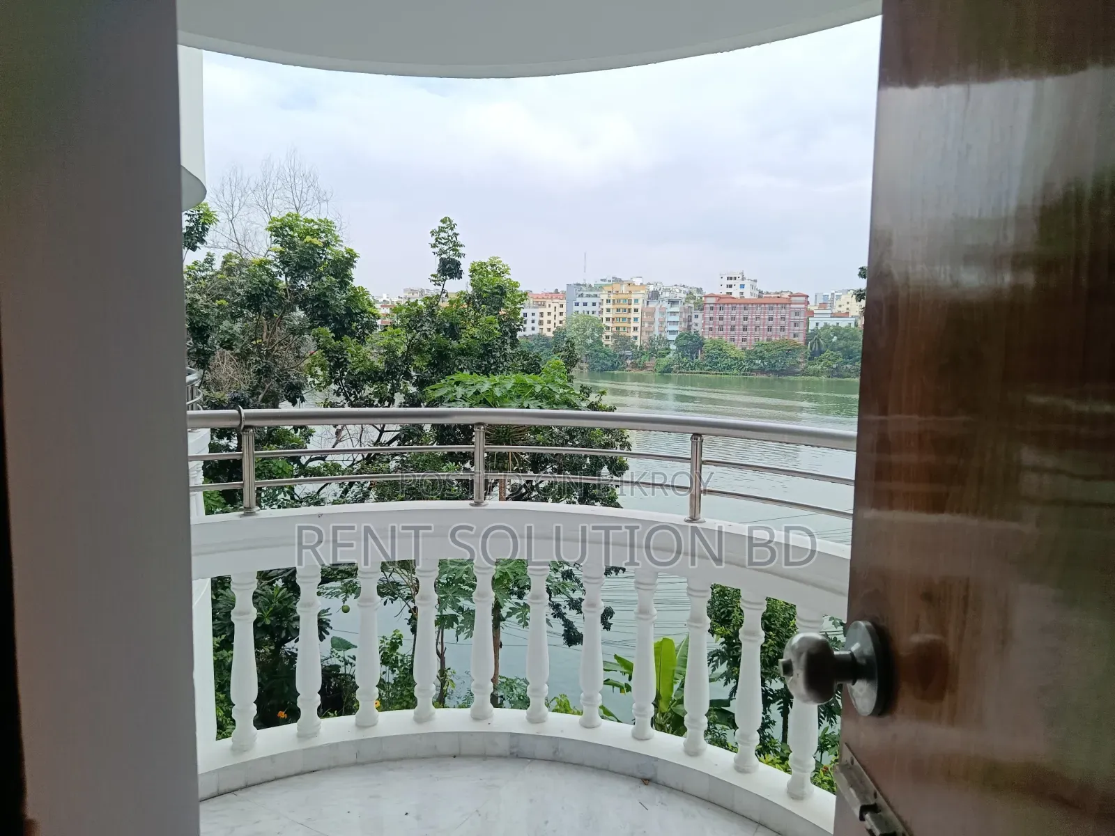 Lake View Luxurious Office Space Rent at Gulshan 1 in Gulshan