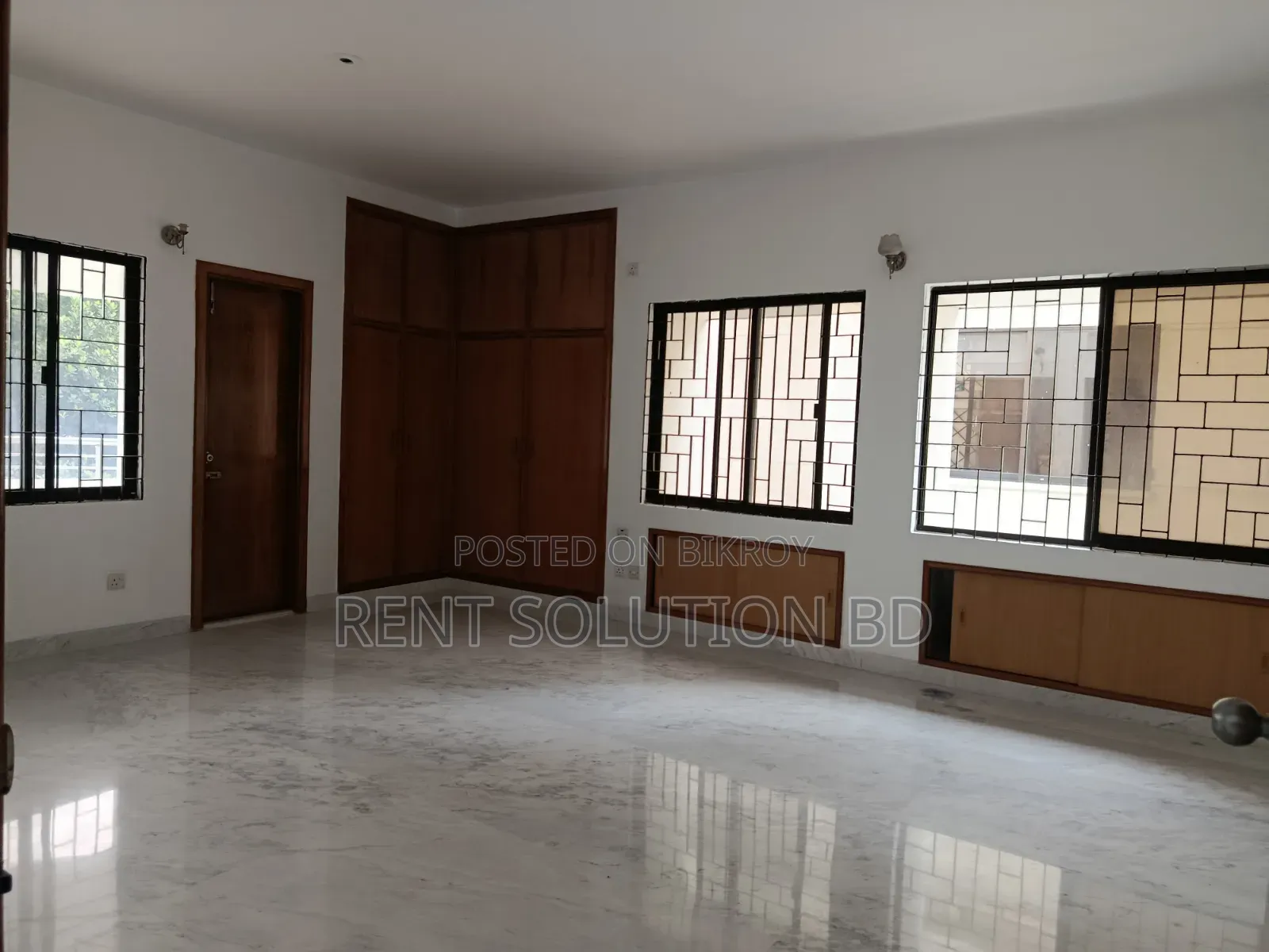 Lake View Luxurious Office Space Rent at Gulshan 1 in Gulshan