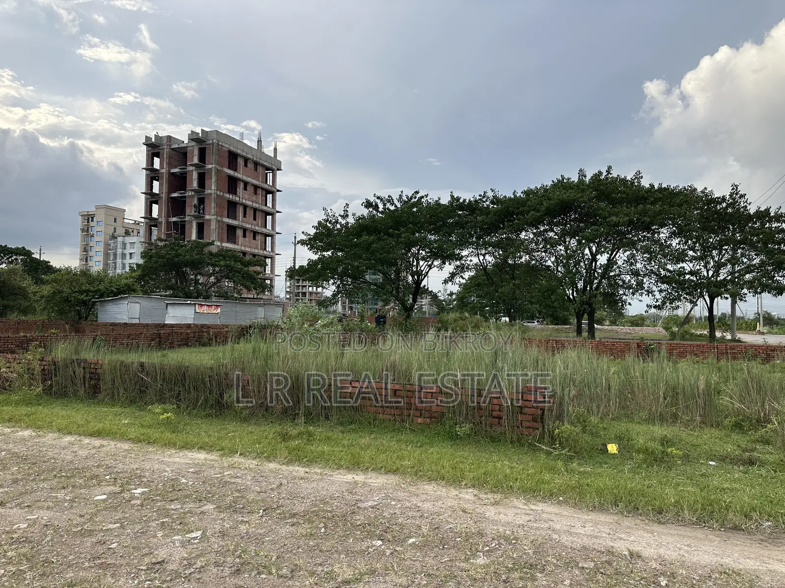 Block-M, (4+4)=8 Katha, South-Facing, Bashundhara R/A in Basundhara