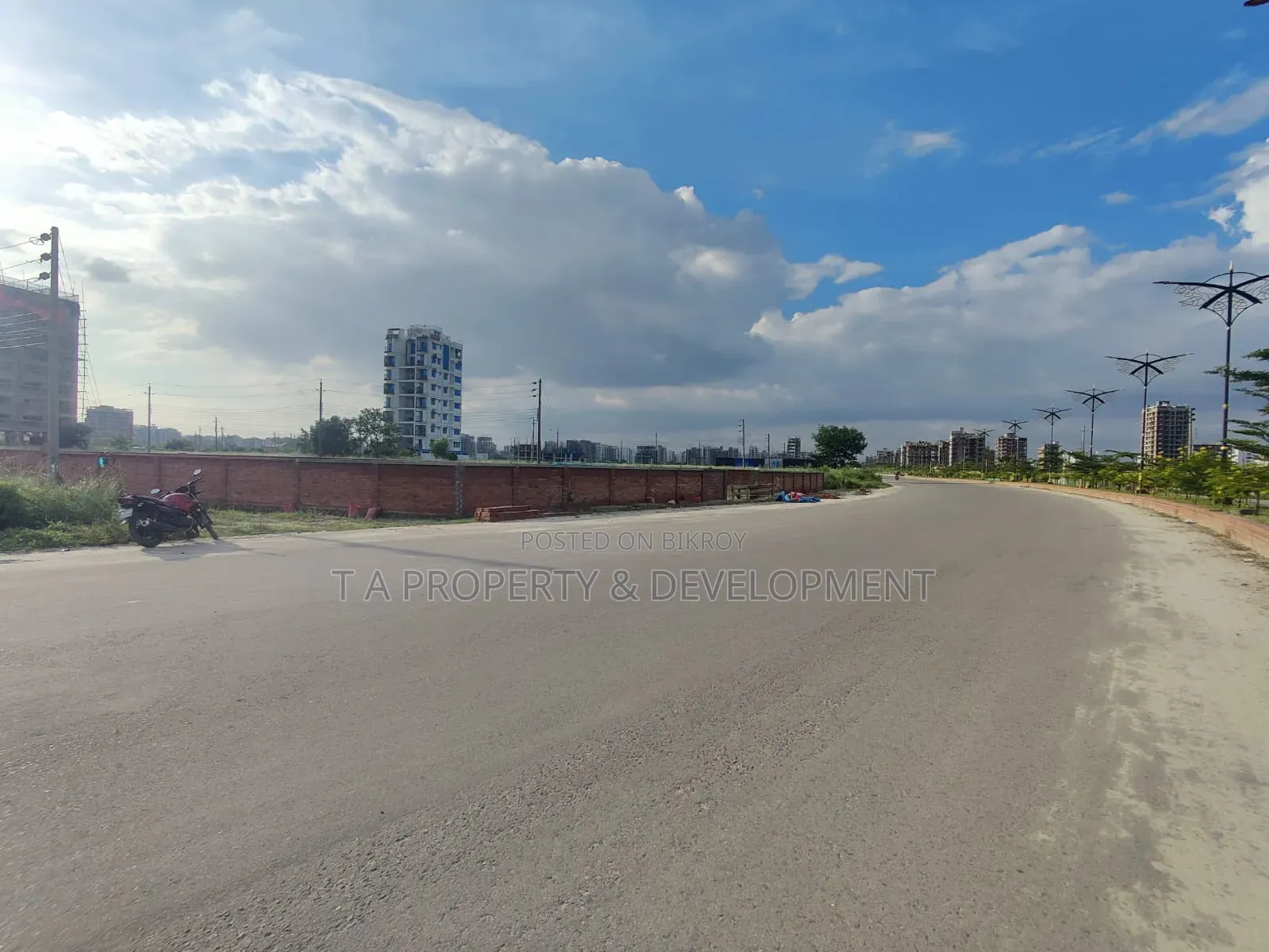 Block-N // 5 Katha // 80 Feet Road Urgent Plot Sale in Basundhara