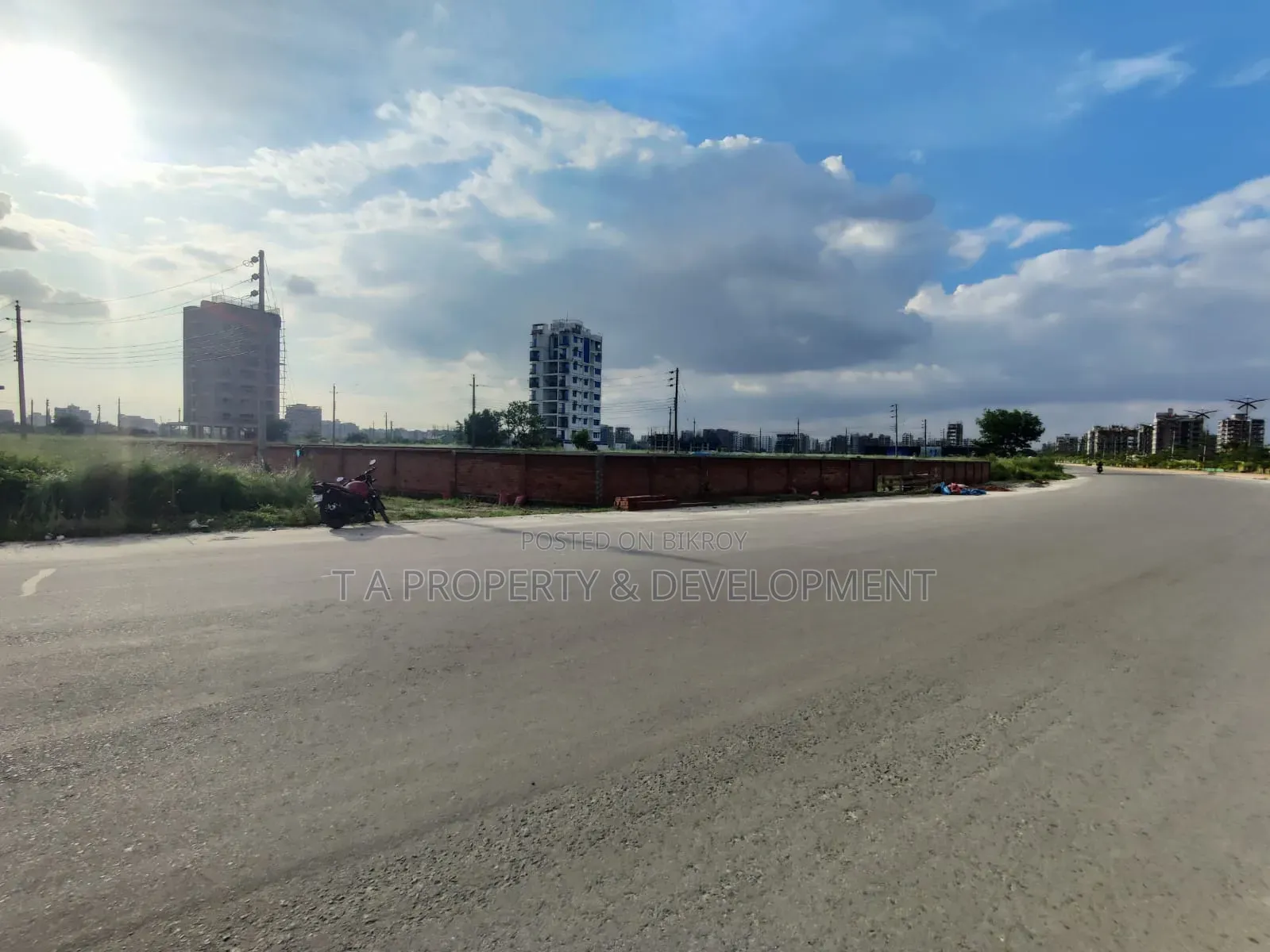 Block-N // 5 Katha // 80 Feet Road Urgent Plot Sale in Basundhara