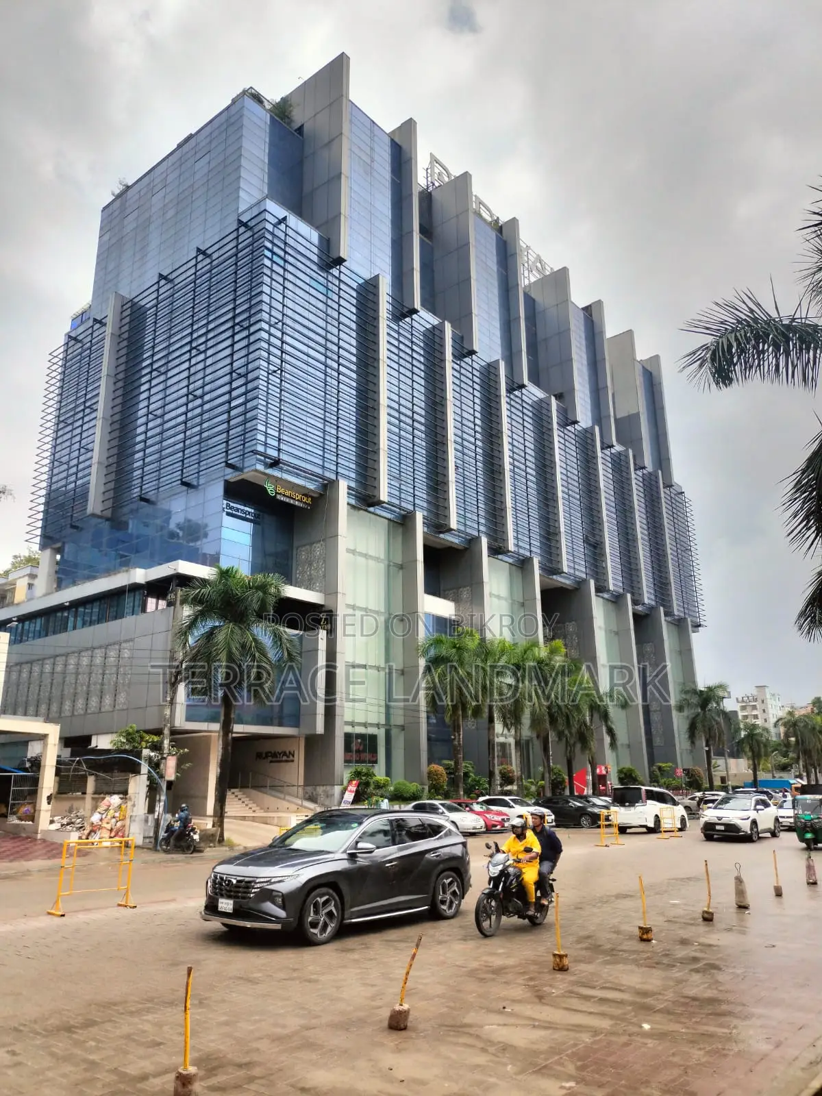 Commercial Space for Sale in Bashundhara Rupayan Trade Centre in Basundhara