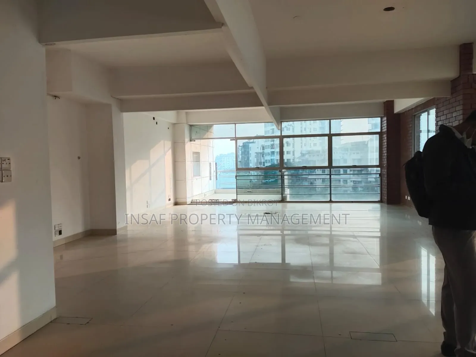 2900 Sqft Open Office Space Rent Gulshan 1 Lake View Nice Space in Gulshan
