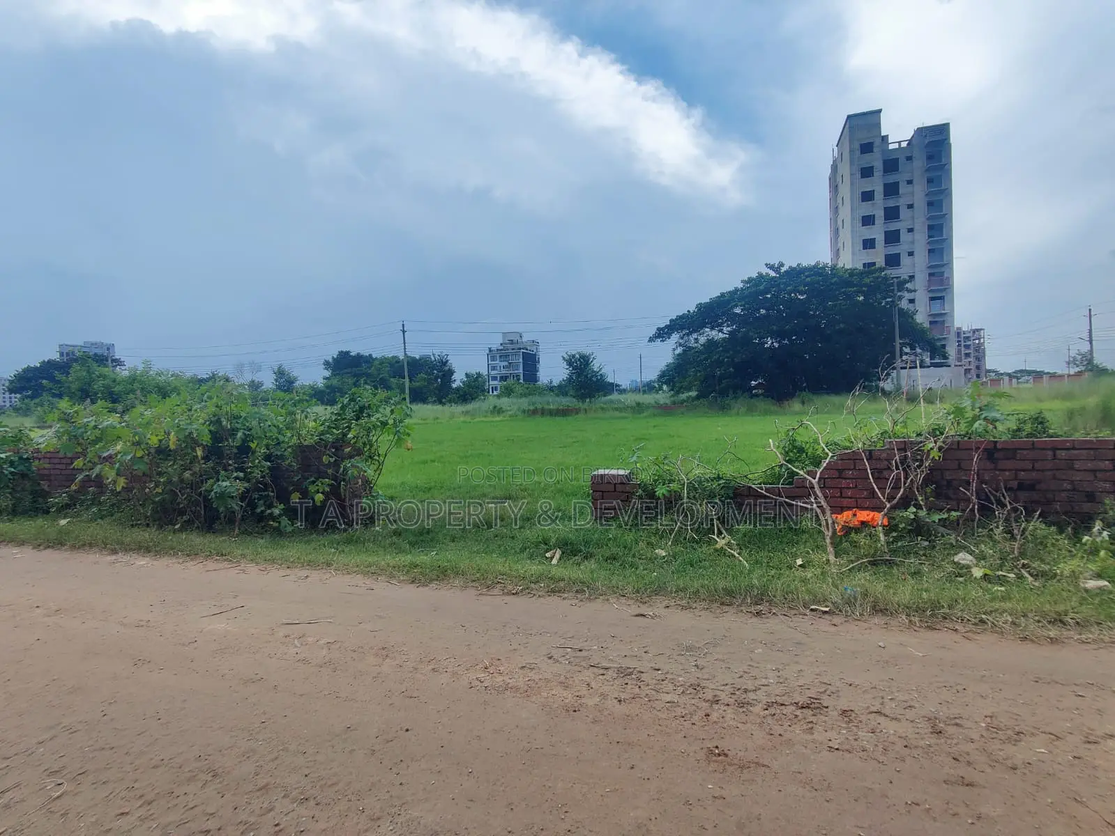 10 Katha South Facing Plot Sell . Block - M in Basundhara