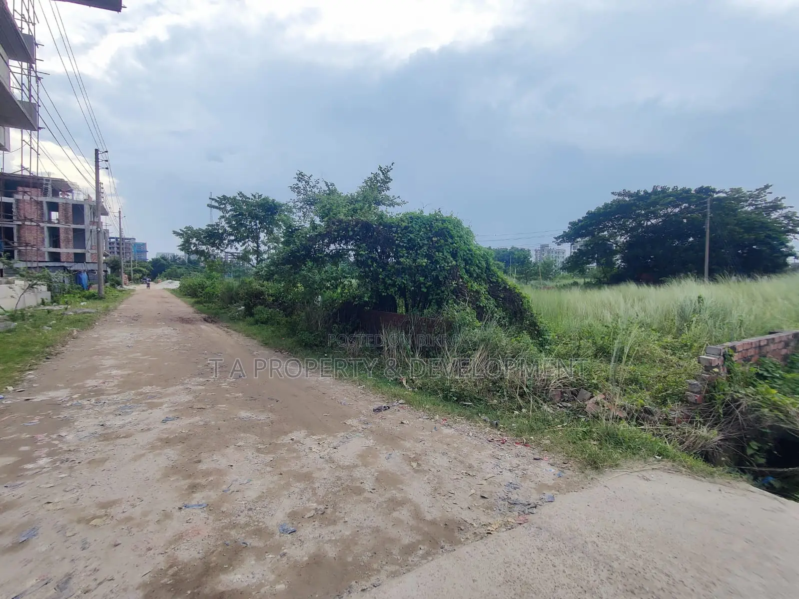10 Katha South Facing Plot Sell . Block - M in Basundhara