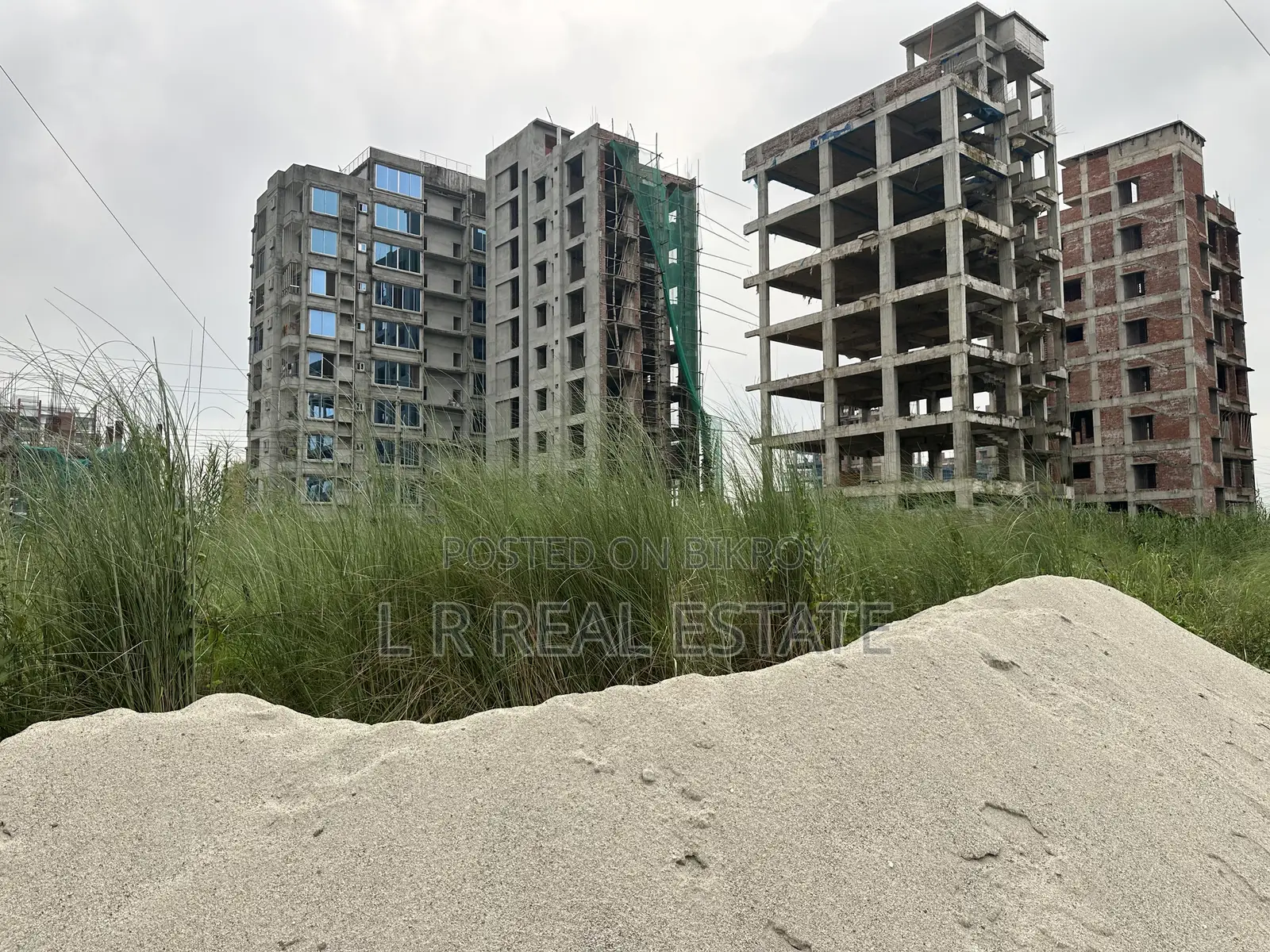 M Block, 3 Katha, South Facing Plot Urgent Sell, Bashundhara R/A in Basundhara