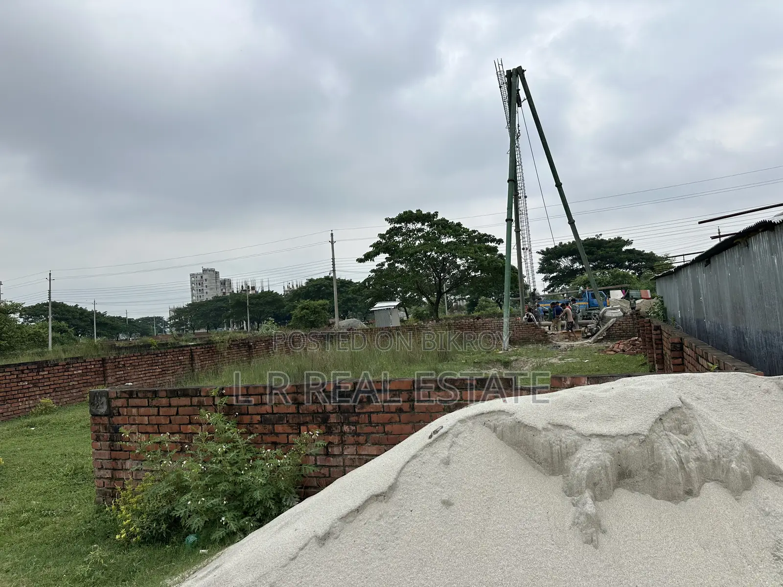 M Block 4 Katha South Facing Plot Urgent Sell Bashundhara R/A in Basundhara