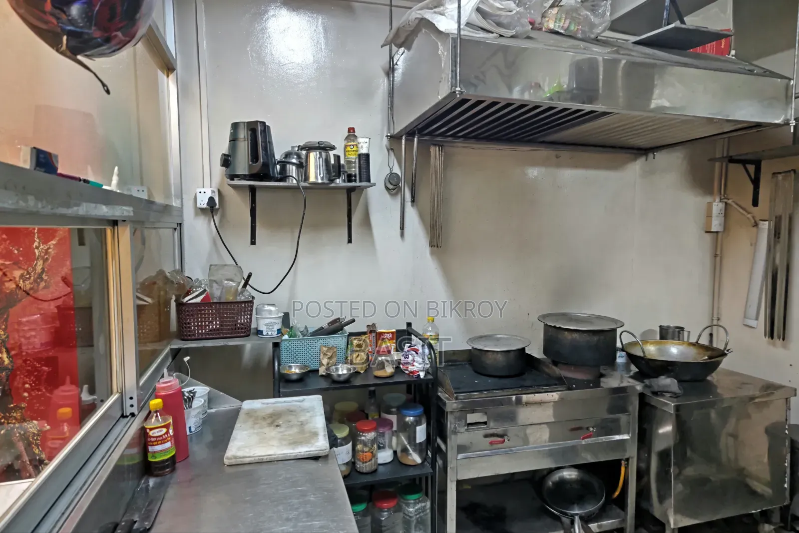 Restaurant Sell in Wari