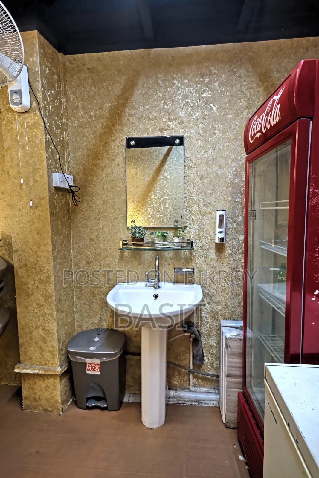 Restaurant Sell in Wari