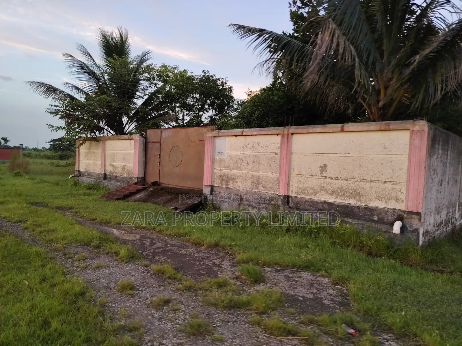 3 katha beside 150 road in sector 27 in Purbachal