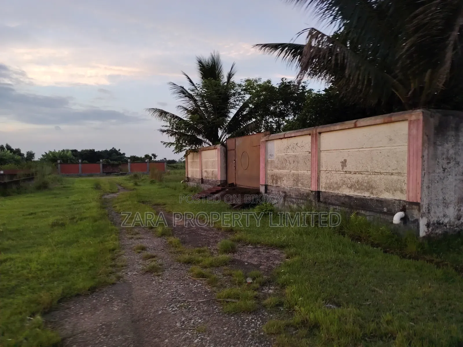 3 katha beside 150 road in sector 27 in Purbachal