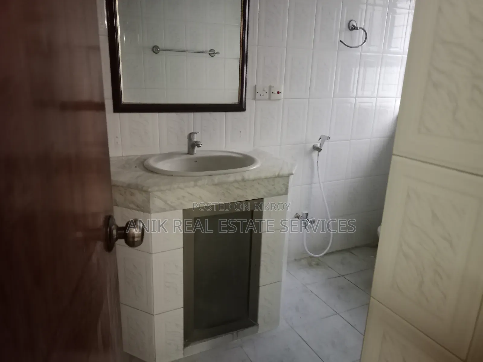 Furnished 3 Bedroom Apartment in Anik Real Estate, Gulshan for Rent in Gulshan