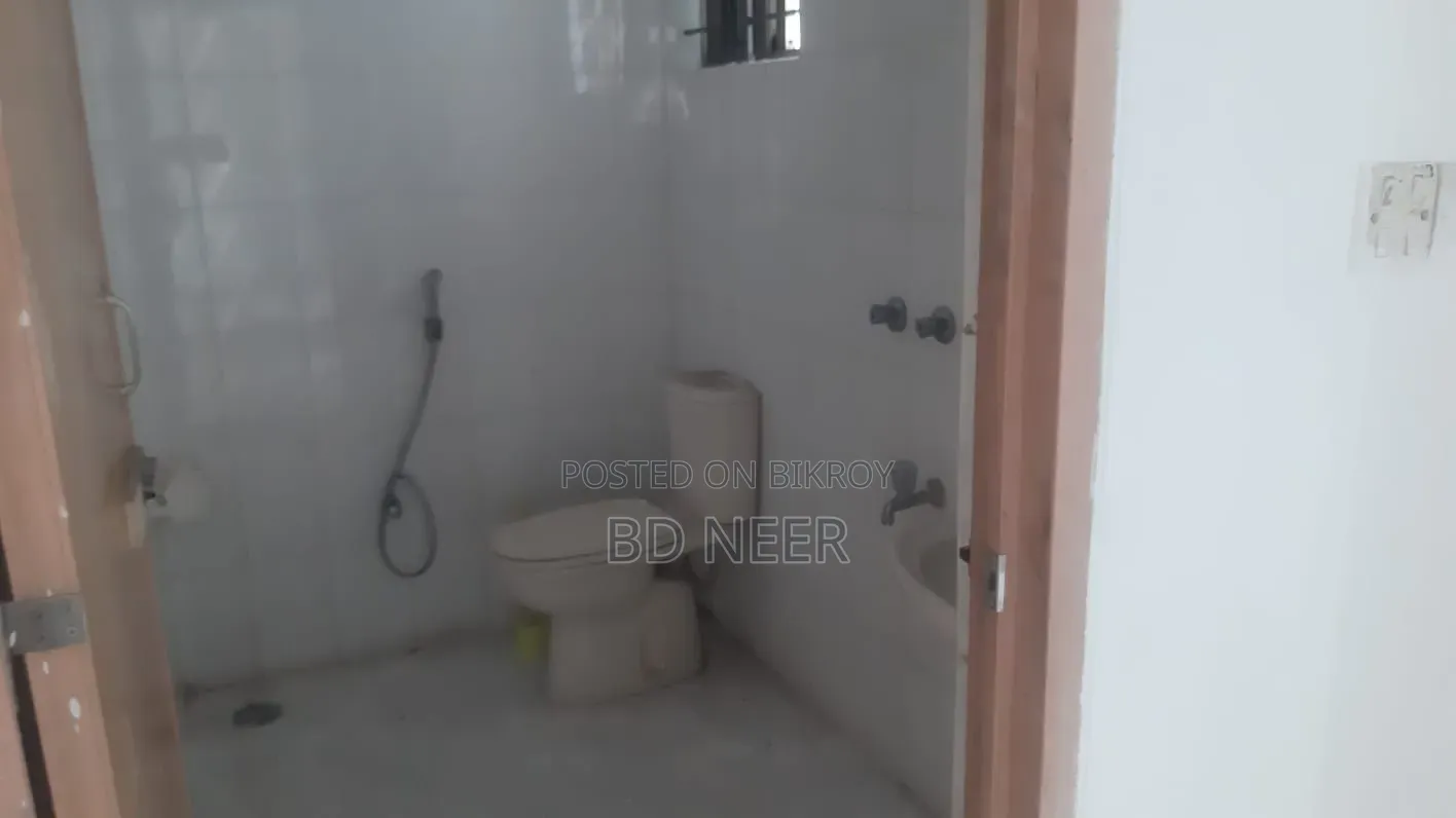2200 SqFt Office Space Available for Rent in Banani South in Banani